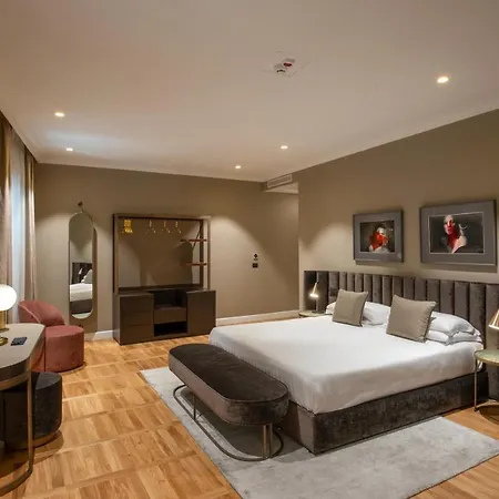 Отель Condotti Boutique 4*