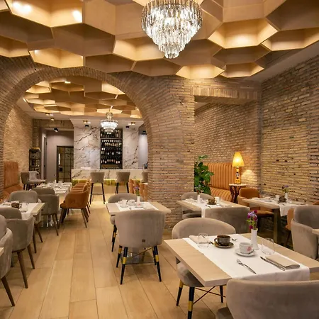 Отель Condotti Boutique