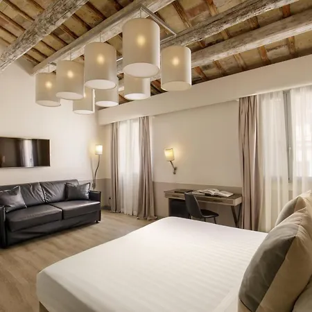 Отель Condotti Boutique 4*