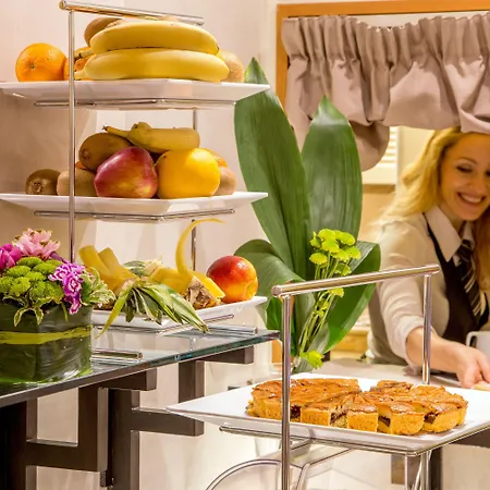 Condotti Boutique Отель